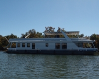 houseboat