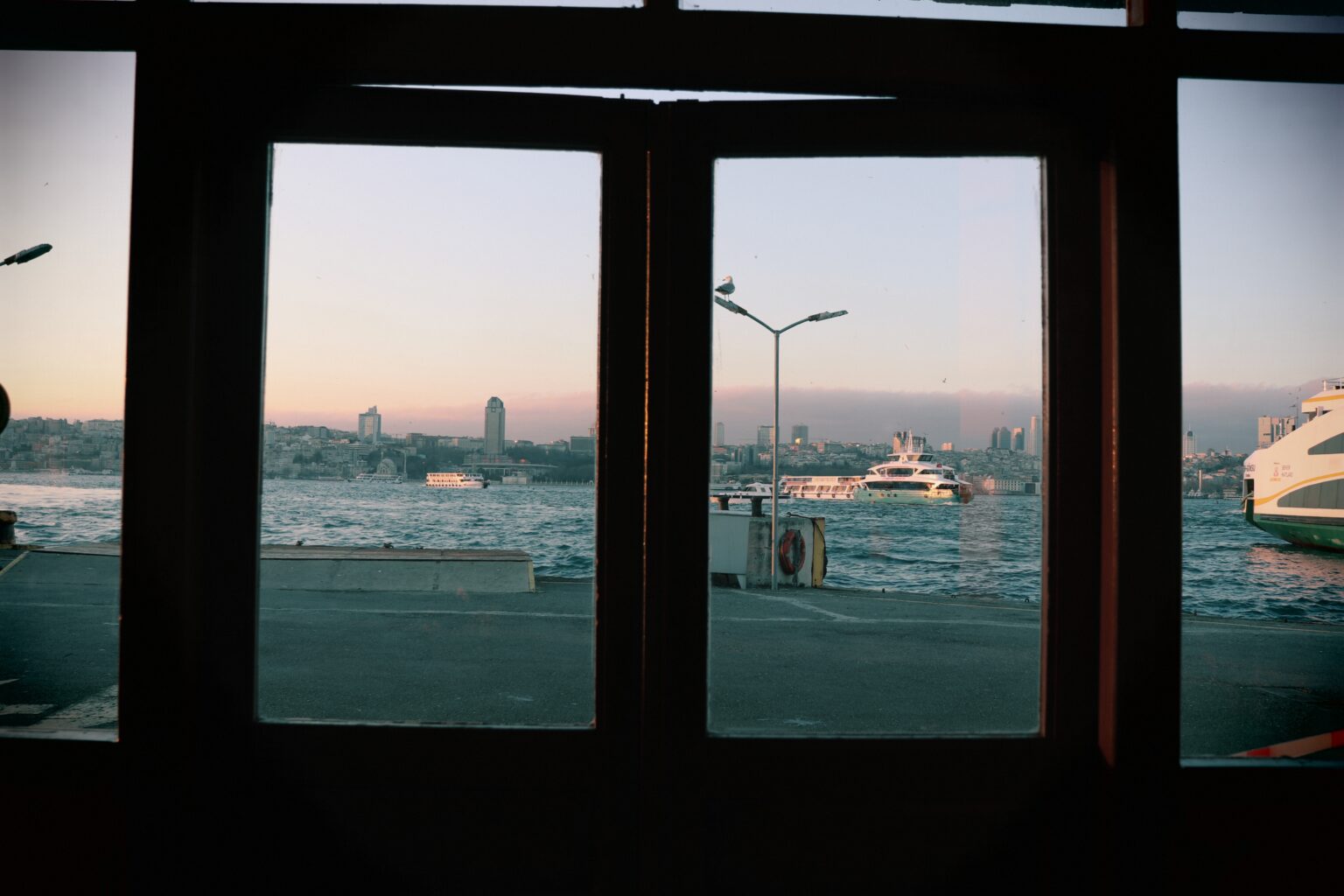 Picture of Polycarbonate vs Glass: The Best Choice for Boat Windows